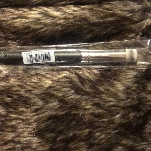 mac concealer brush 270s